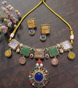 Ensemble de collier ras-de-cou en moissanite plaqué or de qualité supérieure, élégant et raffiné, pour femmes, idéal pour les occasions classiques et les soirées - Product Image 3