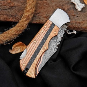 Cuchillo de bolsillo plegable hecho a mano de Arwin Enterprises, hoja de acero damasco cobrizo con punta de gota de 6.5 pulgadas, mango de madera, funda de cuero. - Product Image 3
