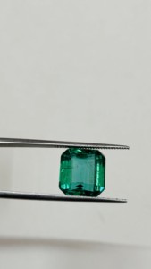Émeraude naturelle 5,50 carats, taille carrée, émeraude de Zambie, belle couleur verte et clarté. - Product Image 5