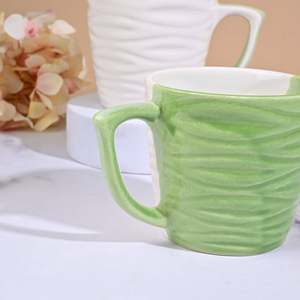Juego de 4 Tazas de Cerámica Rústicas Verdes con Diseño de Cardamomo - Product Image 3