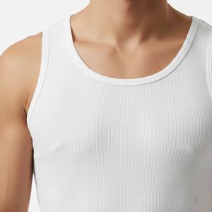 เสื้อกล้ามออกกำลังกายผู้ชายสีแดงดำ ผ้าแห้งเร็ว ระบายอากาศดี เป็นมิตรกับสิ่งแวดล้อม ผลิตจากผ้าสแปนเด็กซ์/คอตตอน รับผลิตตามสั่งพร้อมสกรีนโลโก้ขายส่ง - Product Image 6