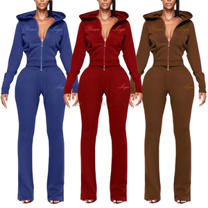 Survêtements d'hiver doux et résistants pour femmes, avec logo personnalisé, deux pièces, style Y2K, écologiques, coupe ajustée, en polyester, comprenant un sweat à capuche et un pantalon de jogging - Product Image 6