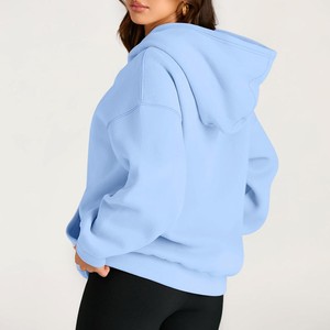 เสื้อฮู้ดดี้ผู้หญิงสีฟ้าอ่อนทรงโอเวอร์ไซส์ สั่งทำขายส่งจากอเมริกา เสื้อคลุมมีฮู้ดสไตล์ลำลองสำหรับฤดูใบไม้ร่วง สไตล์สตรีทแบบสบายๆ จากโรงงานผู้ผลิตแฟชั่น - Product Image 3