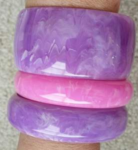 Bracelet en résine acrylique très demandé, qualité export, couleur personnalisable, bijoux faits main, accessoires de mariage - Product Image 1