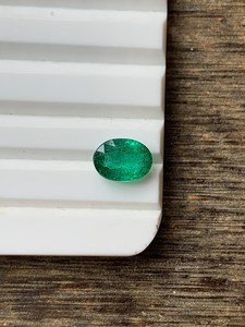ZUBEDA GEMS JEWELRY พลอยมรกตธรรมชาติทรงรีสีเขียวเจียระไน 2.00 กะรัต พลอยประจำเดือนพฤษภาคม สำหรับทำเครื่องประดับ แหวน จี้ - Product Image 2