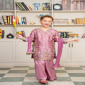 Robe de fantaisie prête à porter pour enfants (filles) de haute qualité, robe en coton respirante de qualité export, robe pakistanaise pour enfants. - Product Image 2