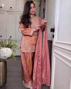 Conjunto de traje Salwar Kameez de gasa bordada morada para mujer con dupatta, cuello en V, largo completo, elegante, para fiesta - Product Image 2