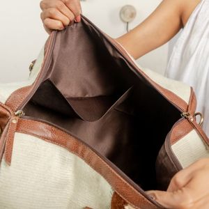 Sac de voyage en cuir véritable le plus vendu, design prêt à l'emploi avec intérieur spacieux, fermetures éclair robustes et sangle réglable - Product Image 3