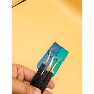 Pince à épiler portable à pointe inclinée pour kit de maquillage de voyage, pince à épiler compacte à pointe inclinée pour une application facile - Product Image 1