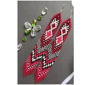 Atractivos pendientes de cuentas de cristal para fiestas y celebraciones que aportan colores llamativos y un movimiento elegante. - Product Image 5