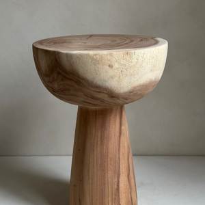 Table d'appoint en bois stylisée pour les coins décoratifs et les espaces de vie confortables - Product Image 4