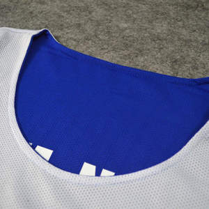 Ensemble de maillots de basket-ball personnalisés pour hommes grandes tailles, blanc et bleu, en mesh, fabrication professionnelle, séchage rapide, respirant, sport - Product Image 5