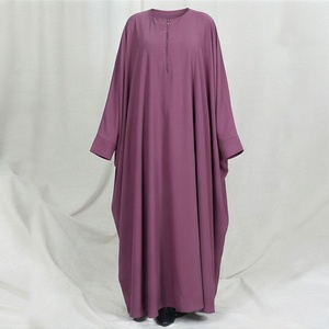 Abayas al por mayor para Eid: Elegante túnica musulmana de poliéster sedoso ligero con cuentas, estilo mariposa islámico hasta el tobillo. - Product Image 1