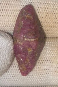 หินหยาบทับทิมธรรมชาติ26กะรัตจาก Kenya femos John ซาอูลเหมือง - Product Image 3