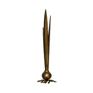 Vase à fleurs en métal artisanal, design côtier moderne et luxueux, résistant à la rouille, écologique, pour décoration de table ou de sol de mariage - Product Image 1