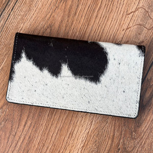 Étui pour téléphone sculpté à la main en cuir de créateur Portefeuille élégant en cuir de fourrure de vachette Multi Uses Collection élégante de portefeuilles - Product Image 4