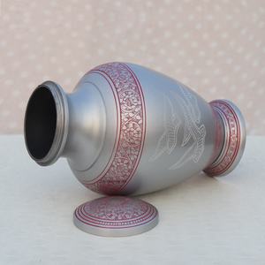 Urna de Cremación para Mujer de Alta Calidad, Bellamente Diseñada, Personalizada, Moderna y Duradera, para Cenizas Humanas - Product Image 4