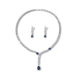 AMBER JEWELS Ensemble de bijoux de luxe unisexe en diamant, collier pendentif taille poire avec pierres latérales taille baguette, en argent plaqué or, style vintage, diamants de laboratoire - Product Image 3