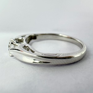 Anillo de Compromiso Solitario con Diamante Cultivado en Laboratorio, Corte Redondo, 0.30 CT, Certificado IGI, Oro Blanco Sólido de 14k, Joyería con Tallo Catedral - Product Image 4