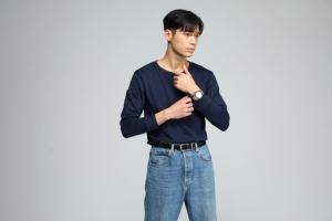 <b>Men's</b> Thick Velvet Crew Neck Pullover Warm Comfortable <b>Thermal</b> Shirt for Winter - Product Image 5