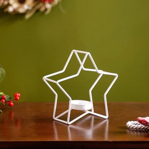 Portavelas minimalista de metal blanco con recubrimiento en polvo, diseño geométrico de alambre para decoración festiva de Navidad y mesas navideñas. - Product Image 2