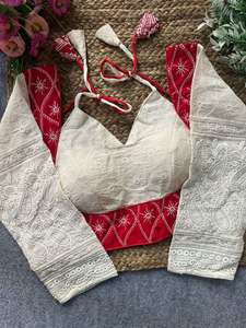 เสื้อเบลาส์สำเร็จรูปทรงคอเรือ ดีไซน์เนอร์ ตกแต่งด้วยฟองน้ำเสริมด้านหลัง พร้อมกระดุมและพู่ห้อย ผ้าแคมบริค ฮาโกะ ซาร่า - Product Image 5