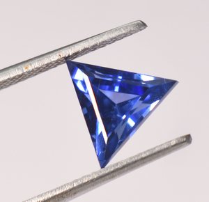 Saphir bleu de laboratoire taille trionne 14 mm, pierre précieuse en corindon véritable, pierre pyramidale créée en laboratoire - Product Image 3