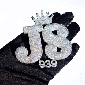 จี้เพชรโมอิสซาไนต์ JS 939 เงินแท้ 925 สไตล์ฮิปฮอป ปรับความยาวได้ จี้รูปมงกุฎ ตัวอักษรหรูหรา ของขวัญสำหรับทุกเพศ เครื่องประดับ - Product Image 1