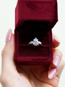 แหวนหมั้นเพชรทรงลูกแพร์หรูหรา 2.00 กะรัต ทอง 18K/14K/10K แหวนเจ้าสาวสามเม็ด แหวนเพชรแบบกำหนดน้ำหนักได้ เครื่องประดับคุณภาพสูง ขายส่ง - Product Image 6