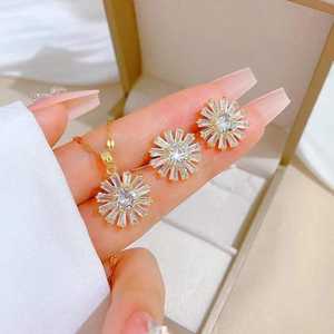 Pendientes de Oro Sólido 14K con Diamantes Cultivados en Laboratorio, Diseño de Girasol y Margarita, para Mujer - Product Image 3