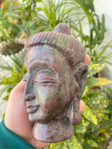 Cabeza de Buda Tallada a Mano en Rubí y Cianita, Forma Libre, Piedra Preciosa Natural, Estatua de Meditación, Feng Shui, Arte Religioso Coleccionable, Espiritual - Product Image 3