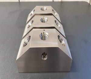 ชิ้นส่วนเครื่องจักรกลซีเอ็นซีแบบ 5 แกน ผลิตจากสแตนเลสตามสั่ง พร้อมบริการกัดขึ้นรูปด้วยลวด EDM สำหรับงาน OEM สำหรับอุปกรณ์อุตสาหกรรม - Product Image 1