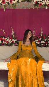 Vestido Anarkali Naranja Bordado con Dupatta, Cuello en V, Manga Larga, Vestido Maxi para Fiesta de Bodas - Product Image 2