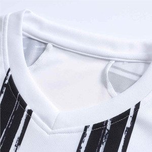 Uniforme de Fútbol Personalizado de Último Diseño, Manga Corta, Cuello en V, Logotipo Frontal, Secado Rápido, Transpirable, Diseño por Sublimación, 100% Poliéster - Product Image 3