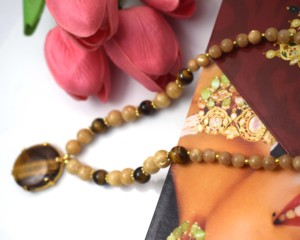Collar de Perlas Marrones y Ojo de Tigre Hecho a Mano para Mujer - Product Image 3