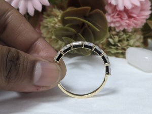 Anillo de boda de media eternidad con diamante cultivado en laboratorio de corte radiante de 1.90 quilates, oro amarillo de 14k, anillo a juego, regalo de aniversario para mujer - Product Image 2