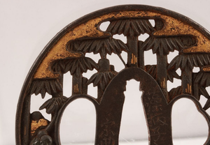 Tsuba japonais de la période Edo en fer avec incrustation d'or, motif Sept Sages et Ruisseau de Bambous, pour garde de sabre rond Sukashi, École Soten - Product Image 5