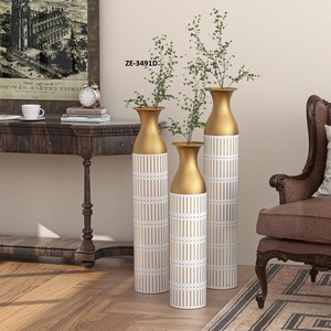 Florero de Hierro Hecho a Mano Moderno, Producto Decorativo Premium para Hoteles, Restaurantes, Villas de Lujo, Resorts y Compradores de Artículos de Hostelería - Product Image 4