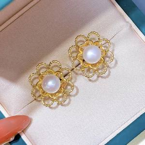 Boucles d'oreilles en perles d'eau douce de Zhuji, nouveau design, bijoux fins avec une forme de fleur creuse, accessoires de niche - Product Image 2