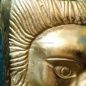 Plantador de cabeza de león dorado para uso en interiores y exteriores, macetero de cabeza de animal alta de metal con acabado de chapado definitivo - Product Image 2