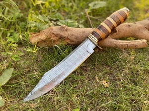 Cuchillo Bowie Recto de Acero de Damasco A&M ENTERPRISES para Camping, Mango de Madera, Funda de Cuero, Cuchillos Personalizables de Alta Calidad - Product Image 4