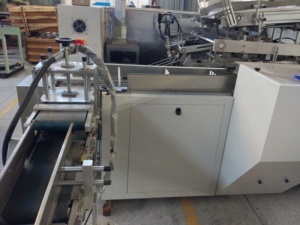 Machine <span class=keywords><strong>d</strong></span>'<span class=keywords><strong>emballage</strong></span> de boîtes de mouchoirs en papier entièrement automatique à grande vitesse avec certification CE - Product Image 4