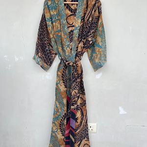 Bata de seda vintage marrón Kimono hecho a mano con cinturón Kimono de seda para mujer - Product Image 1