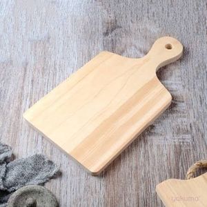 Planche à découper ronde en bois avec poignée pour la cuisine ou le service des repas - Product Image 5