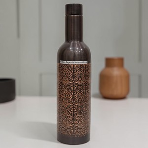 กระติกน้ำแบบพกพา Nordic Damask สำหรับใช้ในบ้านและการเดินทาง จากผู้ส่งออกอินเดีย นานาชาติ (ทองแดงบริสุทธิ์รับรองมาตรฐาน) - Product Image 1