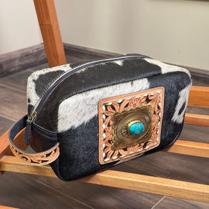 2025 Venta caliente Combo Set 3 en 1 Tooled a mano cuero de vaca genuino piedra turquesa bolsa de lona, artículos de tocador y mochila para Unisex - Product Image 5