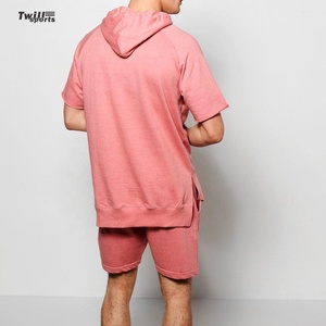 Sudadera y pantalones cortos personalizados al por mayor color rosa con bolsillo frontal oculto sudadera con cremallera media manga chándales de verano - Product Image 3