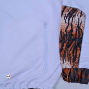 เสื้อแจ็คเก็ตมีฮู้ดสีขาวทรงโอเวอร์ไซส์สำหรับผู้ชาย ลายเสือที่แขนเสื้อ ซิปด้านหน้า มีโลโก้ สวมใส่ได้ในฤดูใบไม้ร่วง ทันสมัย สไตล์ลำลอง ผ้าเฟรนช์เทอร์รี่ - Product Image 3
