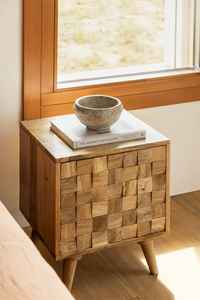 Table de chevet en bois de manguier, fabrication artisanale européenne, avec une seule porte de rangement, pour appartement - Product Image 2