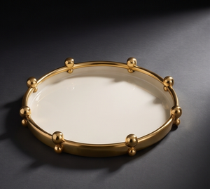 Plateau de service rond en émail blanc avec bordure perlée dorée, idéal pour salon, table basse, coiffeuse ou parfums. - Product Image 4
